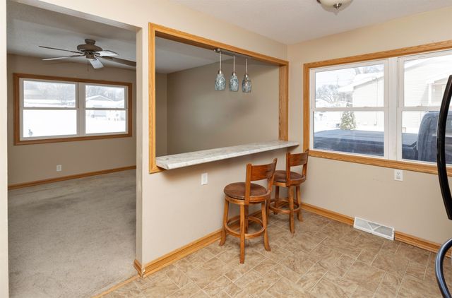 3827 E 27th Street, Des Moines, IA 50317