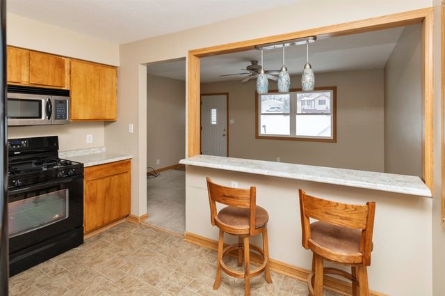 3827 E 27th Street, Des Moines, IA 50317