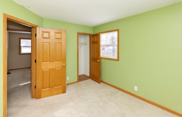 3827 E 27th Street, Des Moines, IA 50317