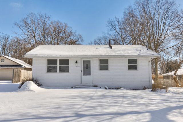 3827 E 27th Street, Des Moines, IA 50317