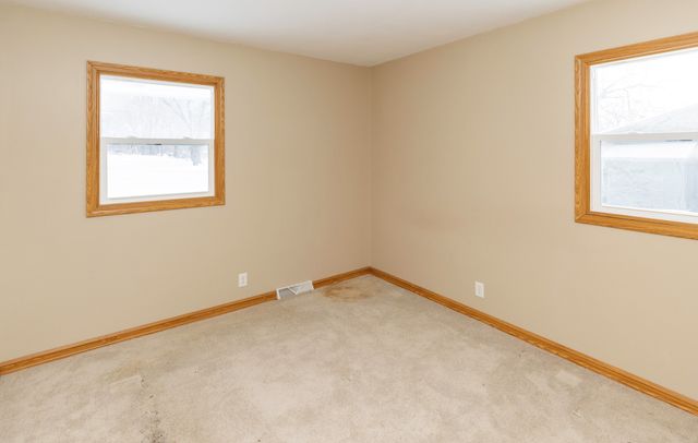 3827 E 27th Street, Des Moines, IA 50317