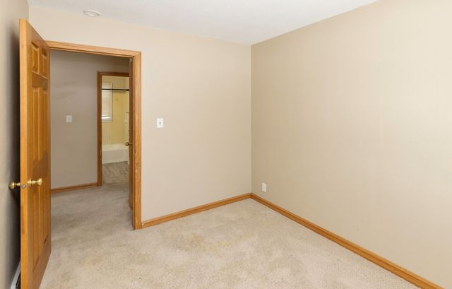 3827 E 27th Street, Des Moines, IA 50317