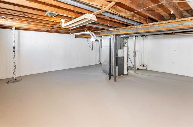 3827 E 27th Street, Des Moines, IA 50317