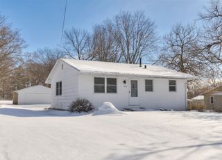 3827 E 27th Street, Des Moines, IA 50317