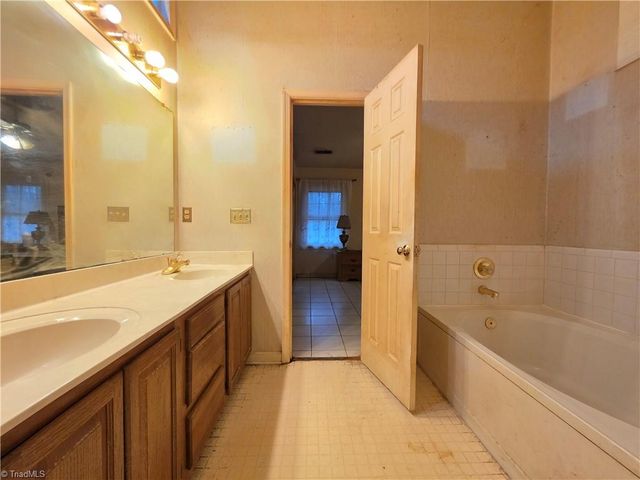 4106 Broadacres Drive, Greensboro, NC 27407