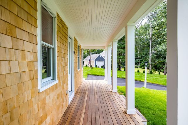 94 Liam Lane, Centerville, MA 02632