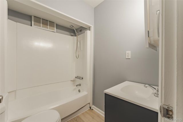 31756 Palmer Road, Westland, MI 48186