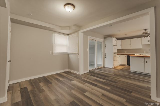 31756 Palmer Road, Westland, MI 48186