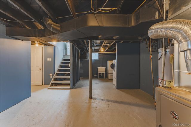 31756 Palmer Road, Westland, MI 48186