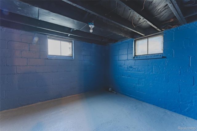 31756 Palmer Road, Westland, MI 48186