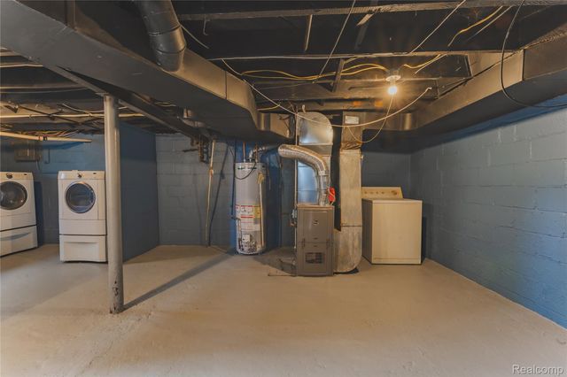 31756 Palmer Road, Westland, MI 48186