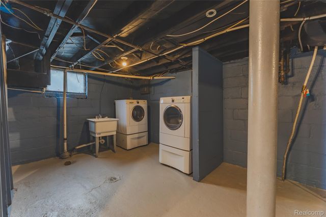 31756 Palmer Road, Westland, MI 48186