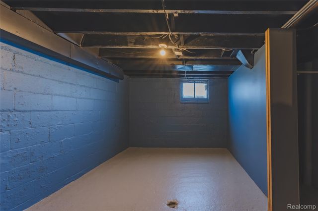 31756 Palmer Road, Westland, MI 48186