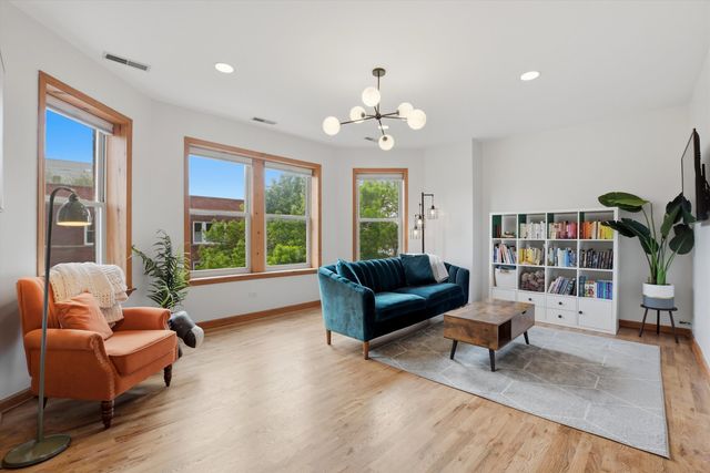 2720 N Sawyer Avenue 3, Chicago, IL 60647