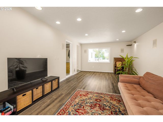 3734 Se 132ND Ave, Portland, OR 97236