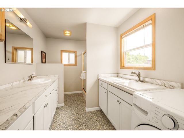 3734 Se 132ND Ave, Portland, OR 97236