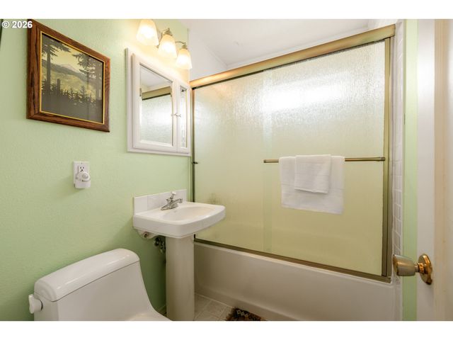 3734 Se 132ND Ave, Portland, OR 97236