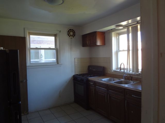 8141 S Talman Avenue, Chicago, IL 60652