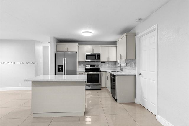 1472 NE 62nd St 1472, Fort Lauderdale, FL 33334