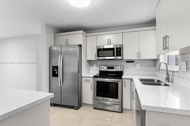 1472 NE 62nd St 1472, Fort Lauderdale, FL 33334