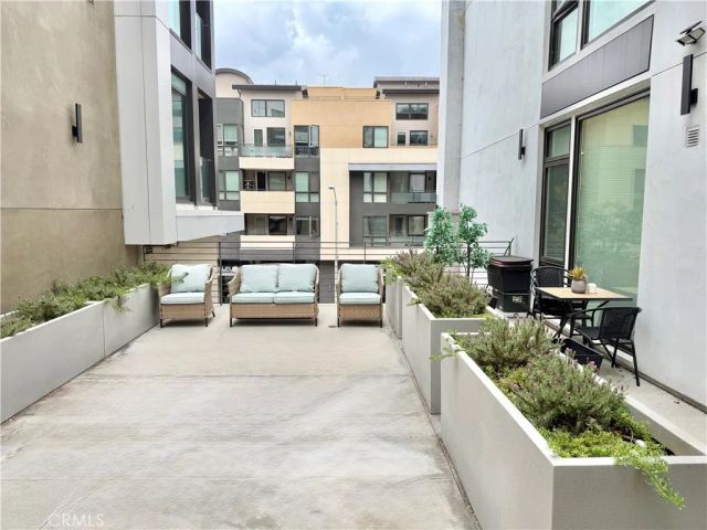 709 E Walnut Street 222, Pasadena, CA 91101