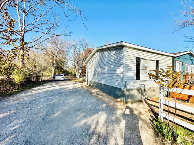 51 Spring Creek Circle, Grand Prairie, TX 75054