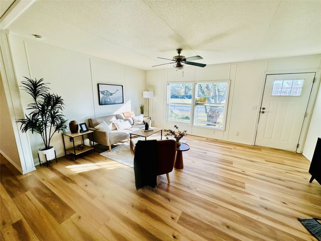 51 Spring Creek Circle, Grand Prairie, TX 75054