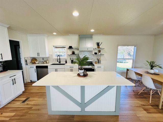 51 Spring Creek Circle, Grand Prairie, TX 75054