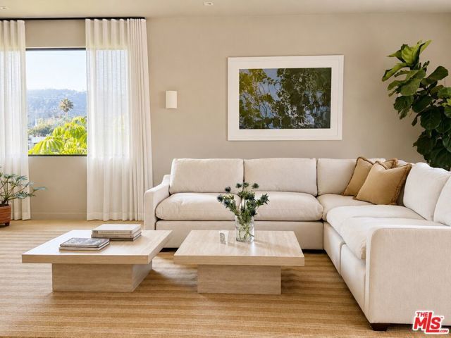 126 N Croft Avenue 302, Los Angeles, CA 90048