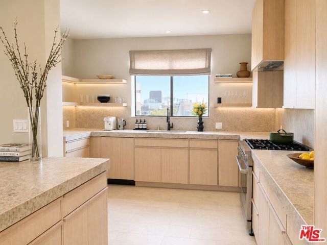 126 N Croft Avenue 302, Los Angeles, CA 90048