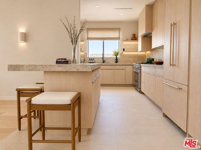 126 N Croft Avenue 302, Los Angeles, CA 90048