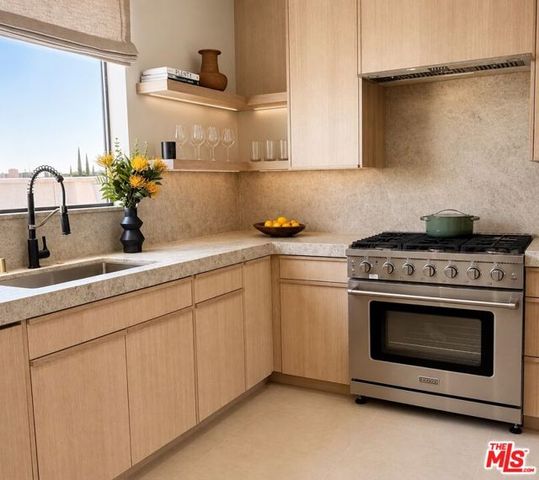 126 N Croft Avenue 302, Los Angeles, CA 90048