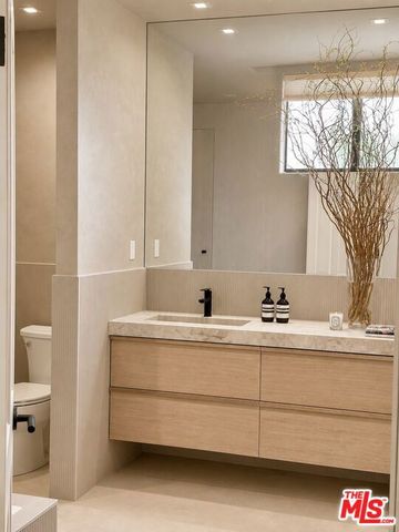 126 N Croft Avenue 302, Los Angeles, CA 90048