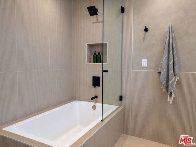 126 N Croft Avenue 302, Los Angeles, CA 90048