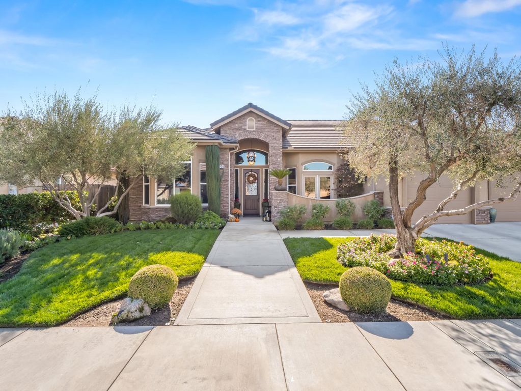 2750 Muncie Avenue, Clovis, CA 93619