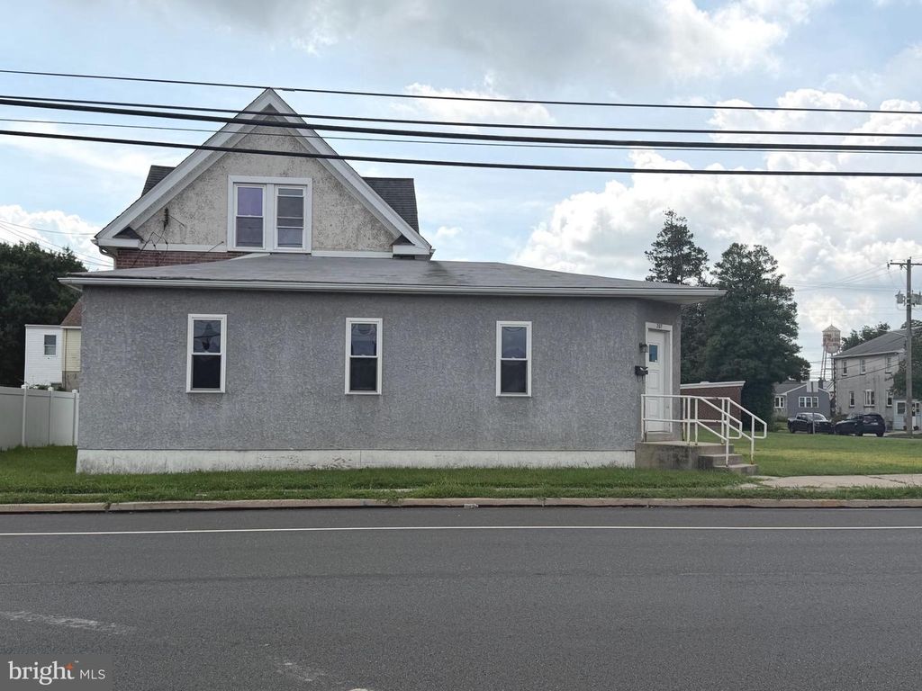 207 S GOVERNOR PRINTZ BLVD, ESSINGTON, PA 19029 — photo 4