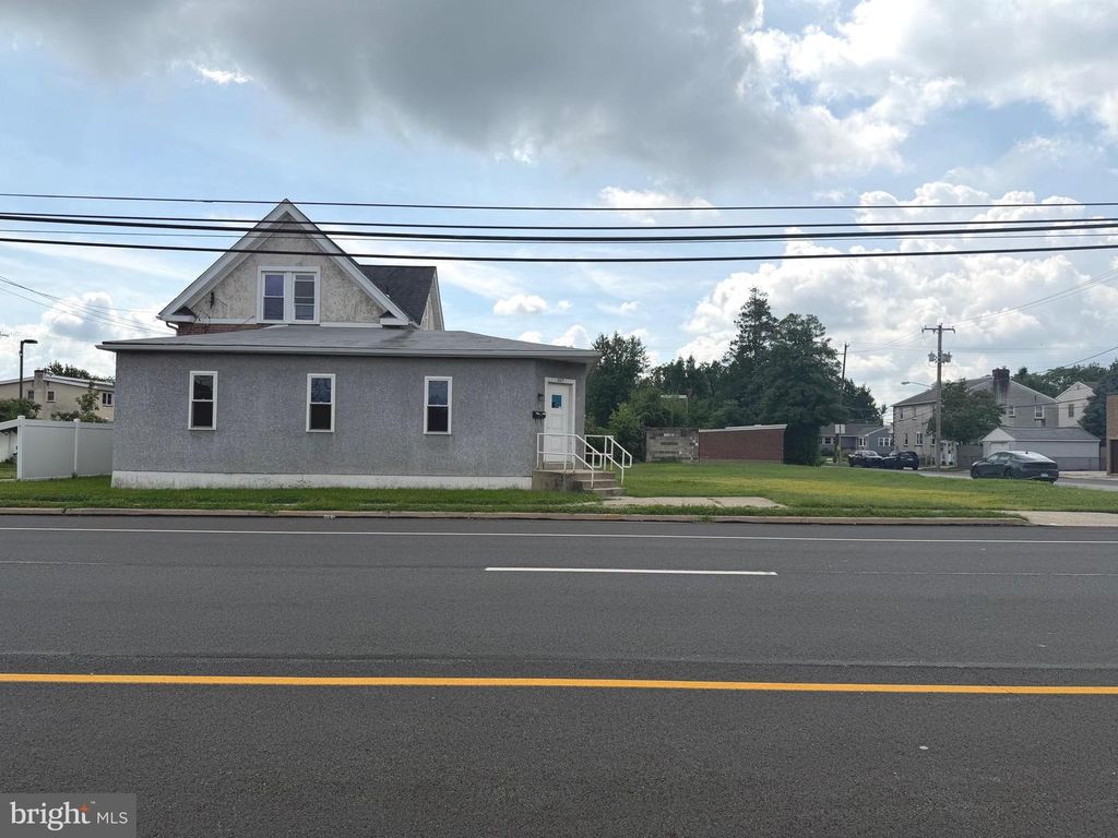 207 S GOVERNOR PRINTZ BLVD, ESSINGTON, PA 19029 — photo 5