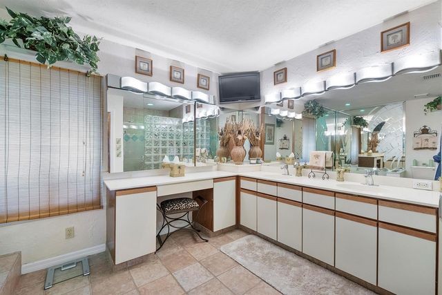 11240 SW 1st Street, Coral Springs, FL 33071