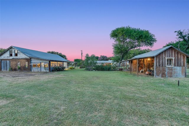 2421 Post Oak RD, Webberville, TX 78653