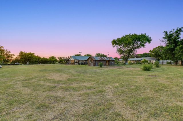 2421 Post Oak RD, Webberville, TX 78653