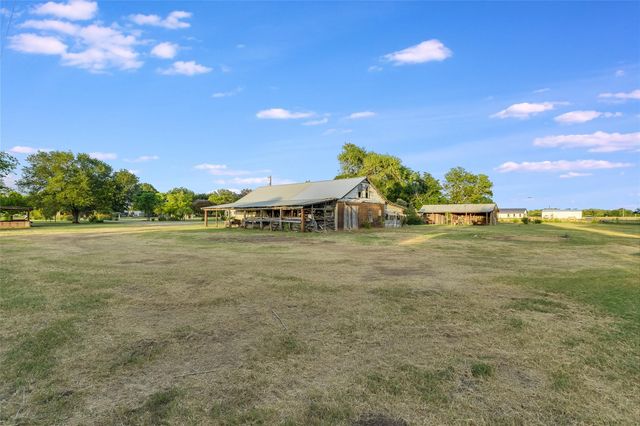 2421 Post Oak RD, Webberville, TX 78653