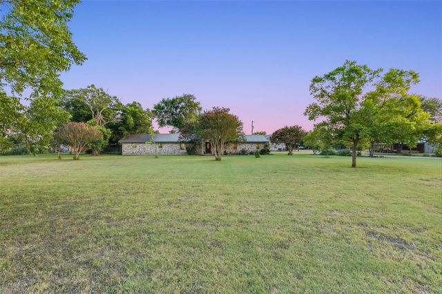 2421 Post Oak RD, Webberville, TX 78653
