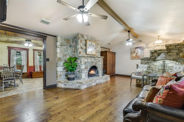 2421 Post Oak RD, Webberville, TX 78653