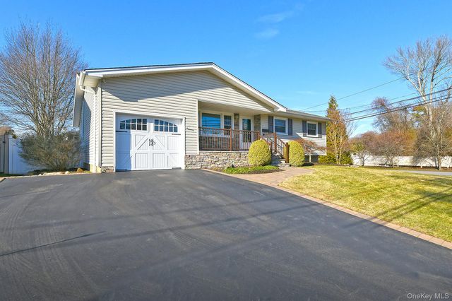 534 Hyman Avenue, West Islip, NY 11795