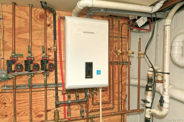 534 Hyman Avenue, West Islip, NY 11795