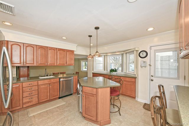 534 Hyman Avenue, West Islip, NY 11795