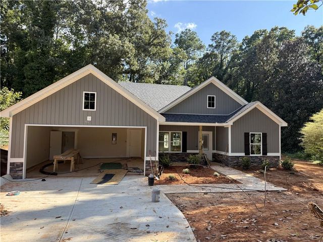 310 Colonial Drive, Carrollton, GA 30117