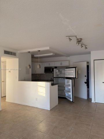 9108 SW 137th Ter 16-3, Miami, FL 33176