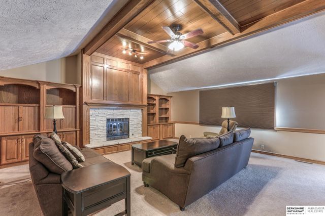 15041 Patterson Circle, Omaha, NE 68137