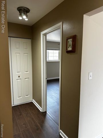 780 E Fox Hills Drive, Bloomfield Hills, MI 48304